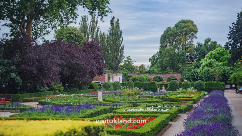 حديقة هولاند بارك لندن Holland Park